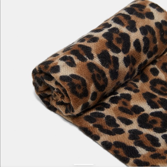 🐆Zara Animal Print Scarf - Picture 4 of 5